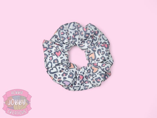 Scrunchie (Leopard Hearts)