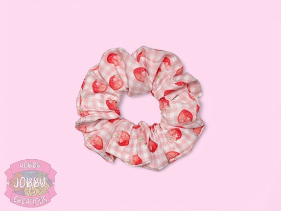 Scrunchie (Strawberry Plaid)